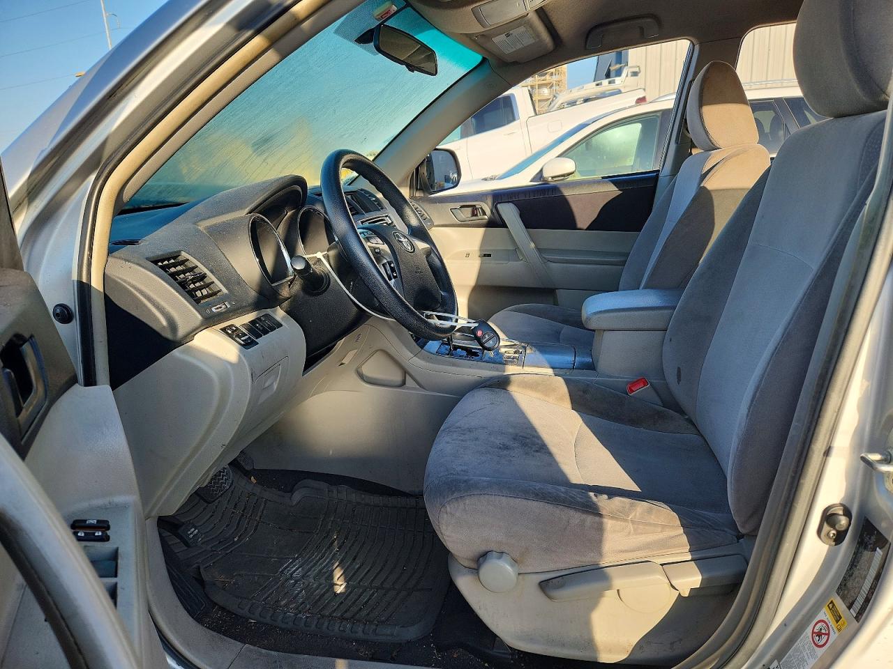 2013 TOYOTA HIGHLANDER BASE photo 13
