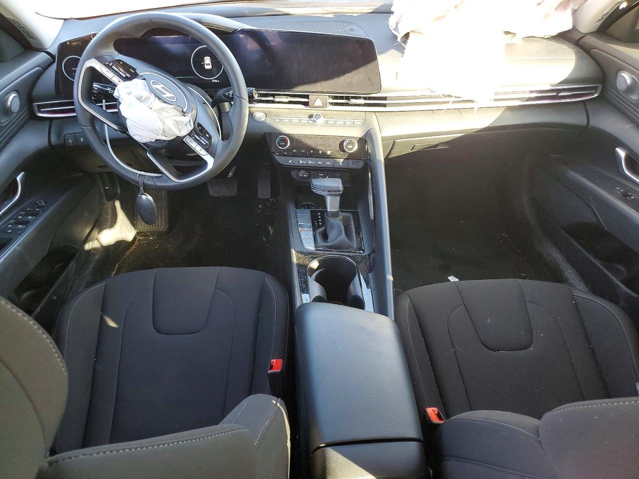 2024 HYUNDAI ELANTRA SEL photo 15