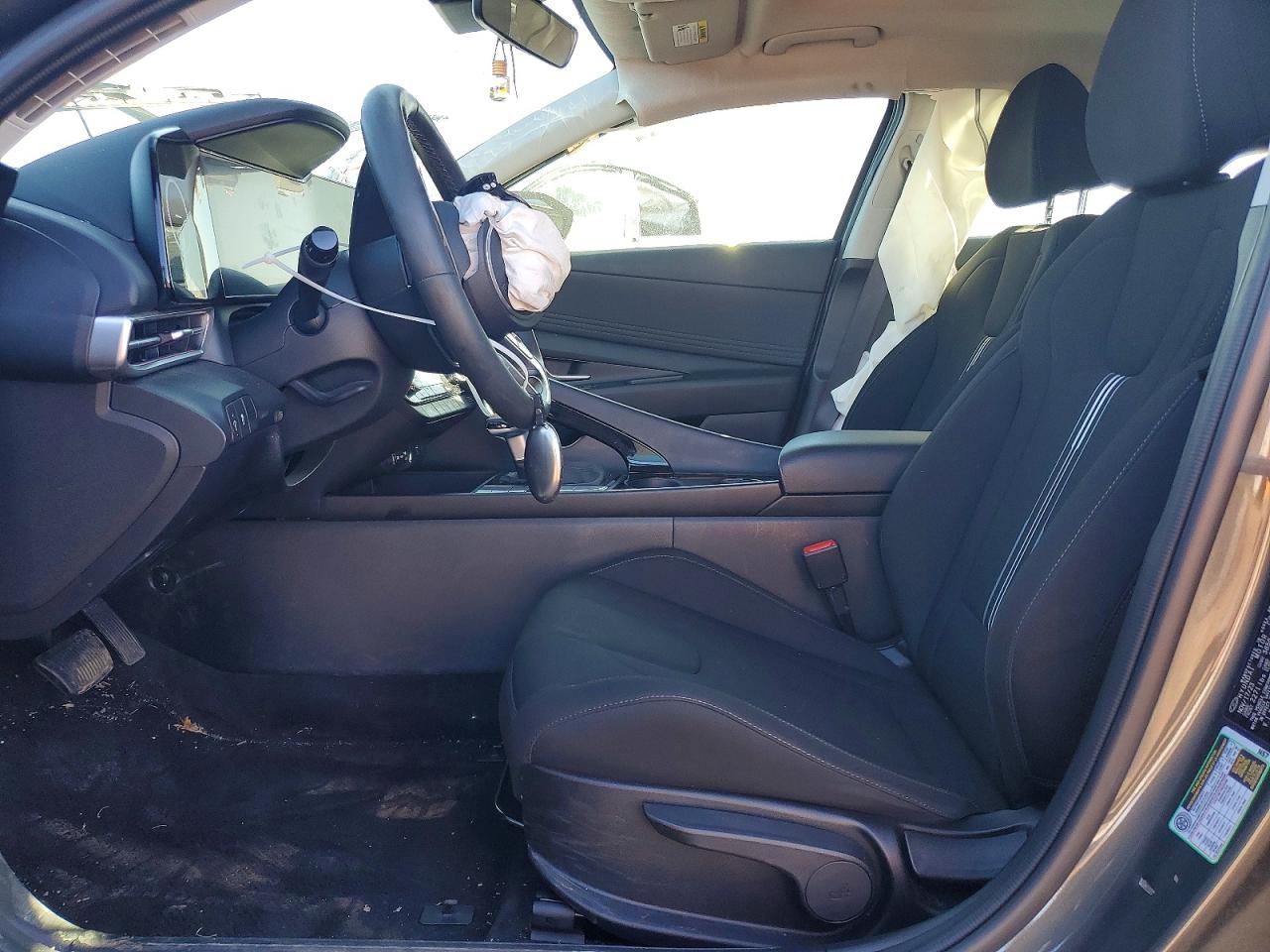 2024 HYUNDAI ELANTRA SEL photo 13