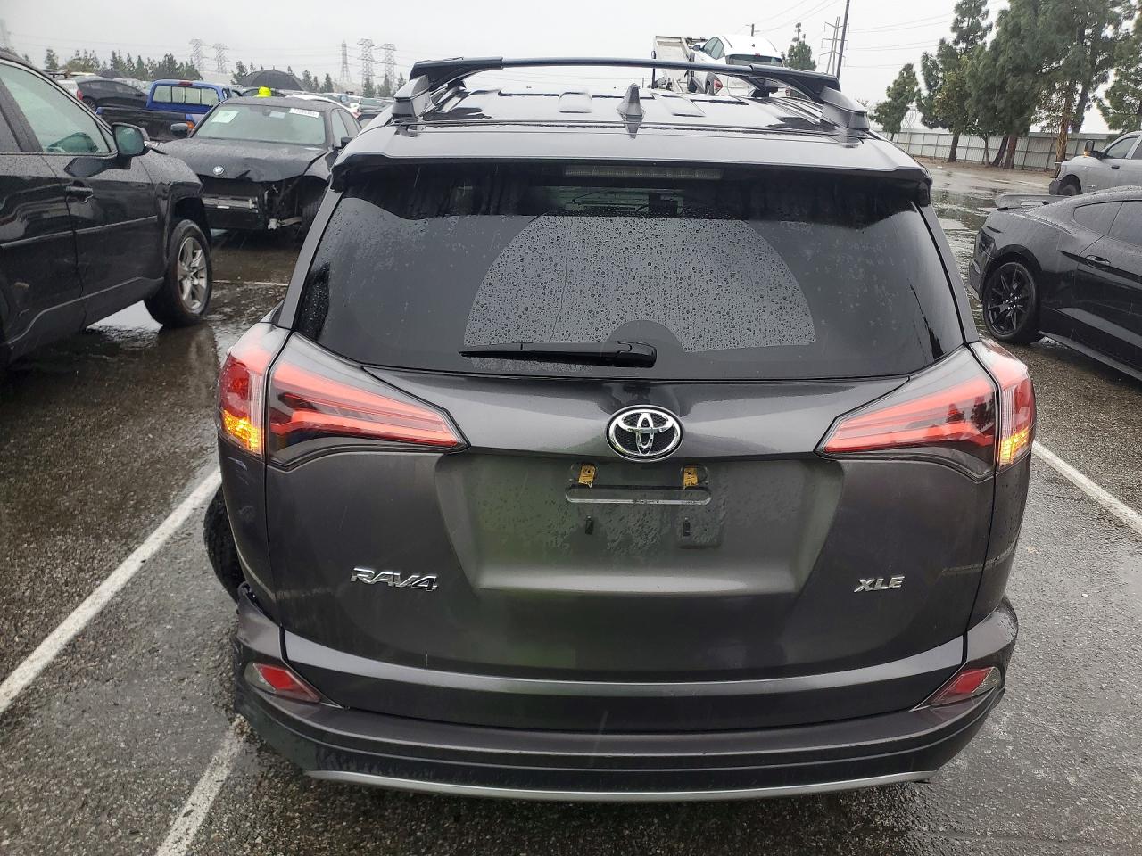 2017 TOYOTA RAV4 XLE photo 6