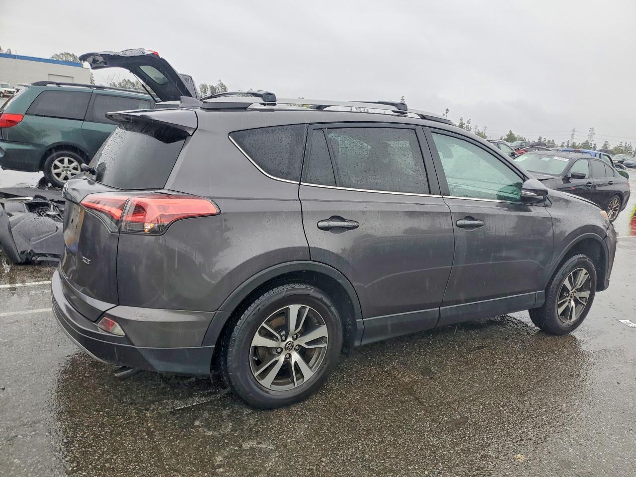 2017 TOYOTA RAV4 XLE photo 3