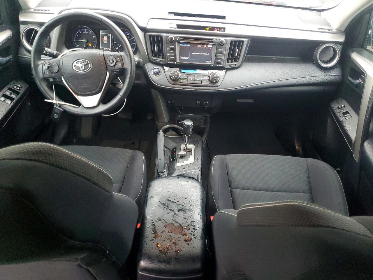 2017 TOYOTA RAV4 XLE photo 8