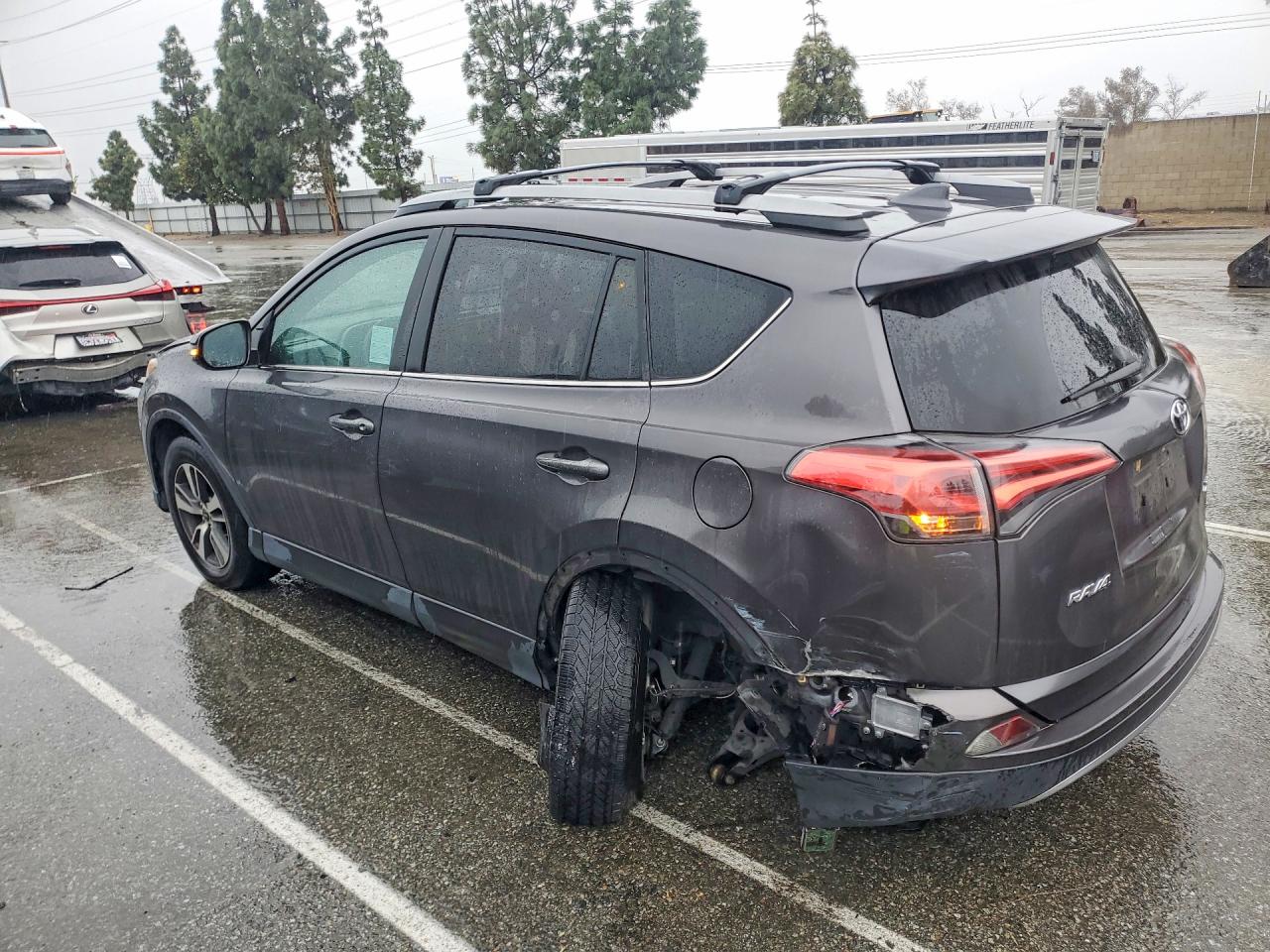 2017 TOYOTA RAV4 XLE photo 2