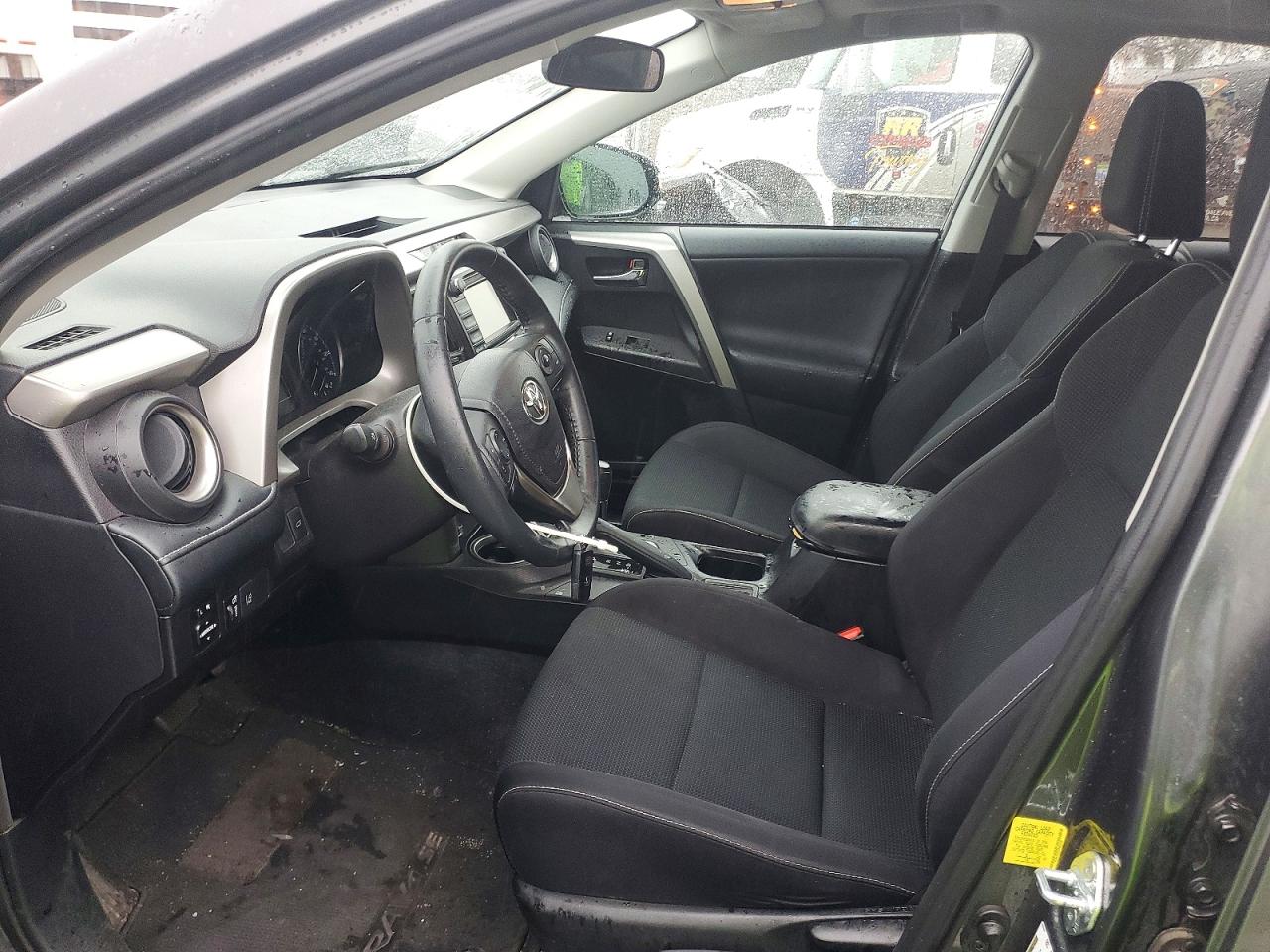 2017 TOYOTA RAV4 XLE photo 7