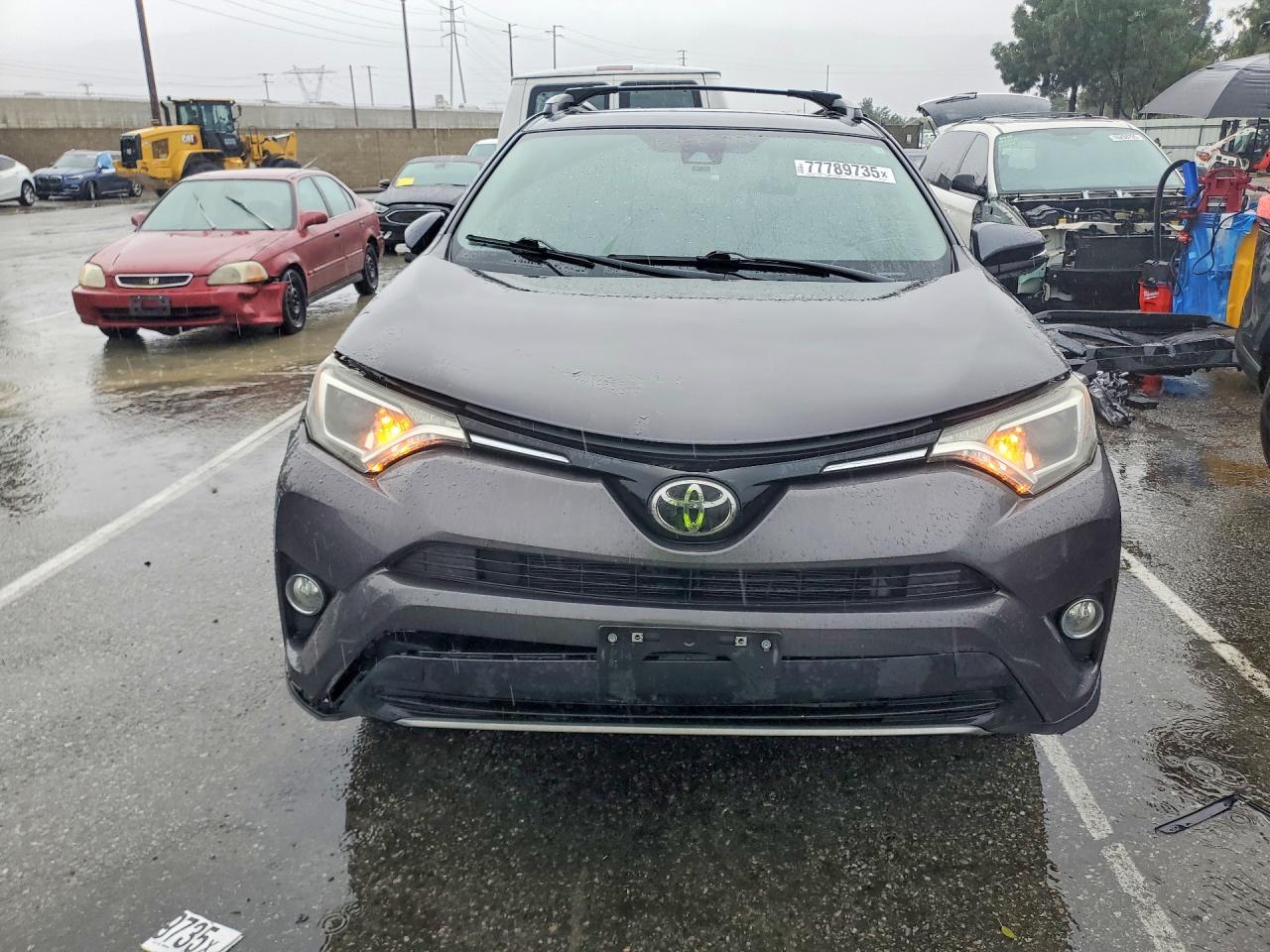 2017 TOYOTA RAV4 XLE photo 5