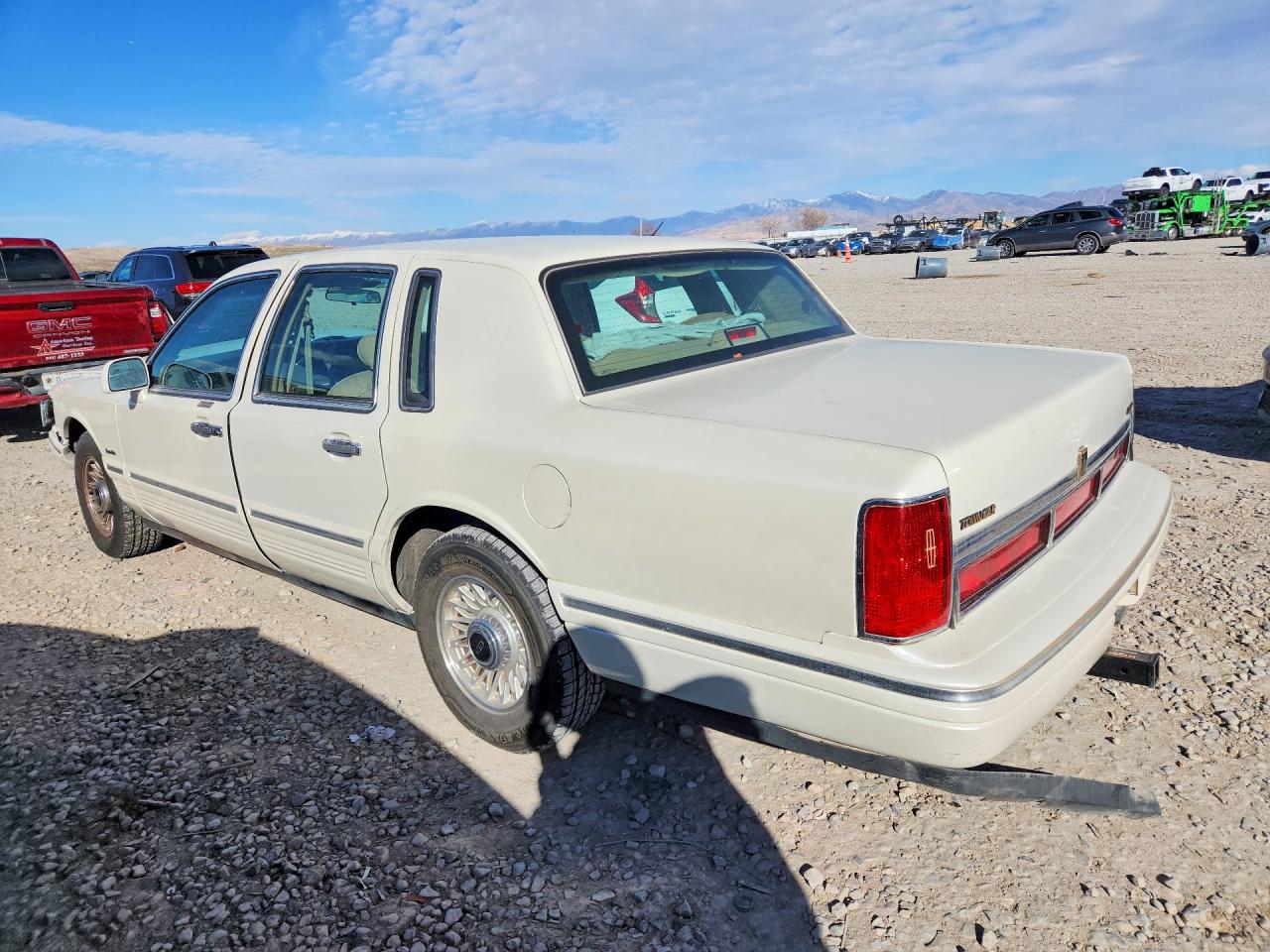 1997 LINCOLN TOWN CAR EXECUTIVE photo 2