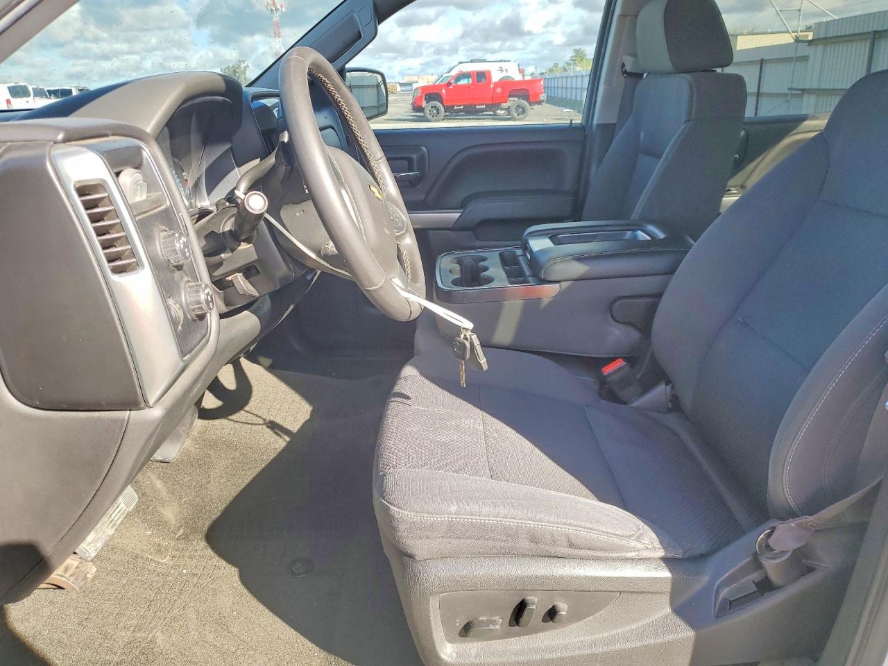 2017 CHEVROLET SILVERADO K1500 LT photo 7