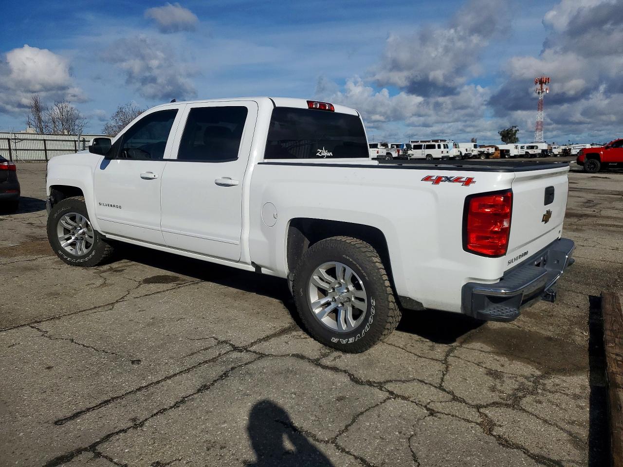 2017 CHEVROLET SILVERADO K1500 LT photo 2