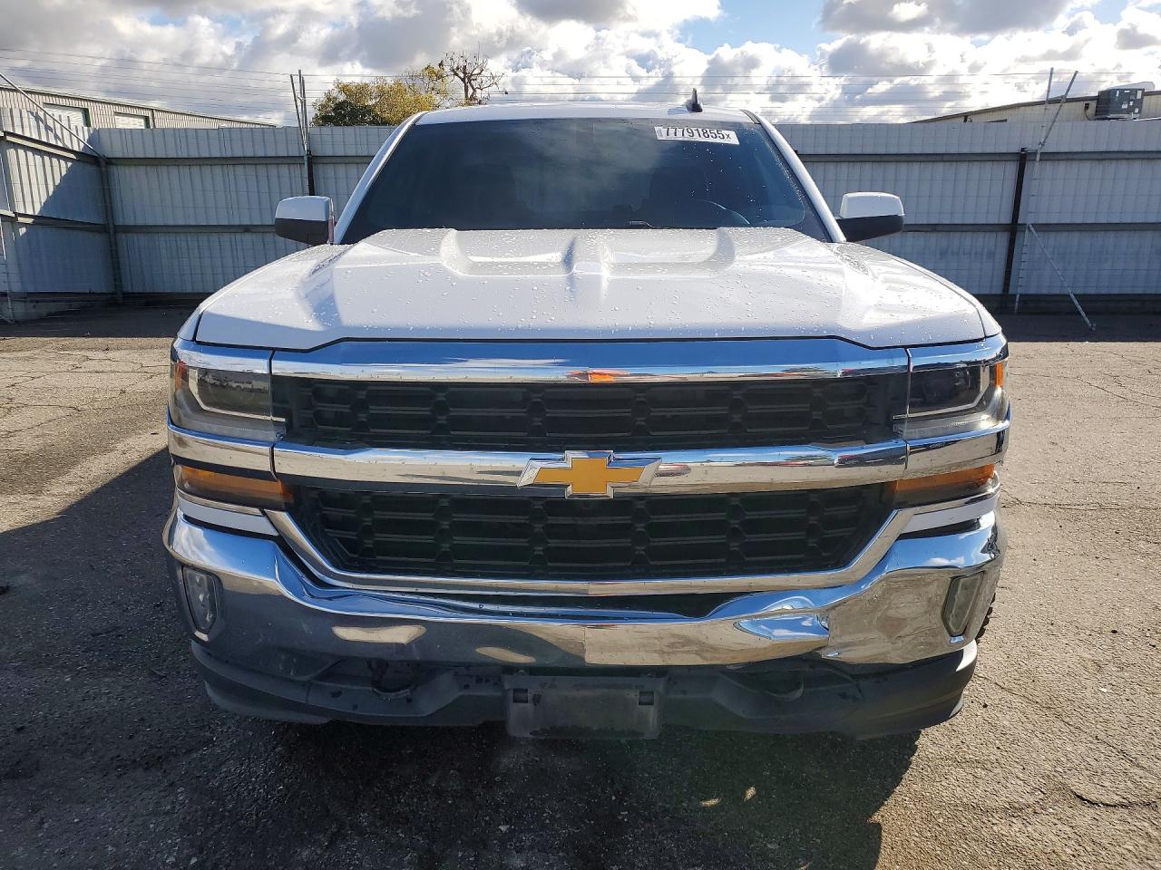 2017 CHEVROLET SILVERADO K1500 LT photo 5
