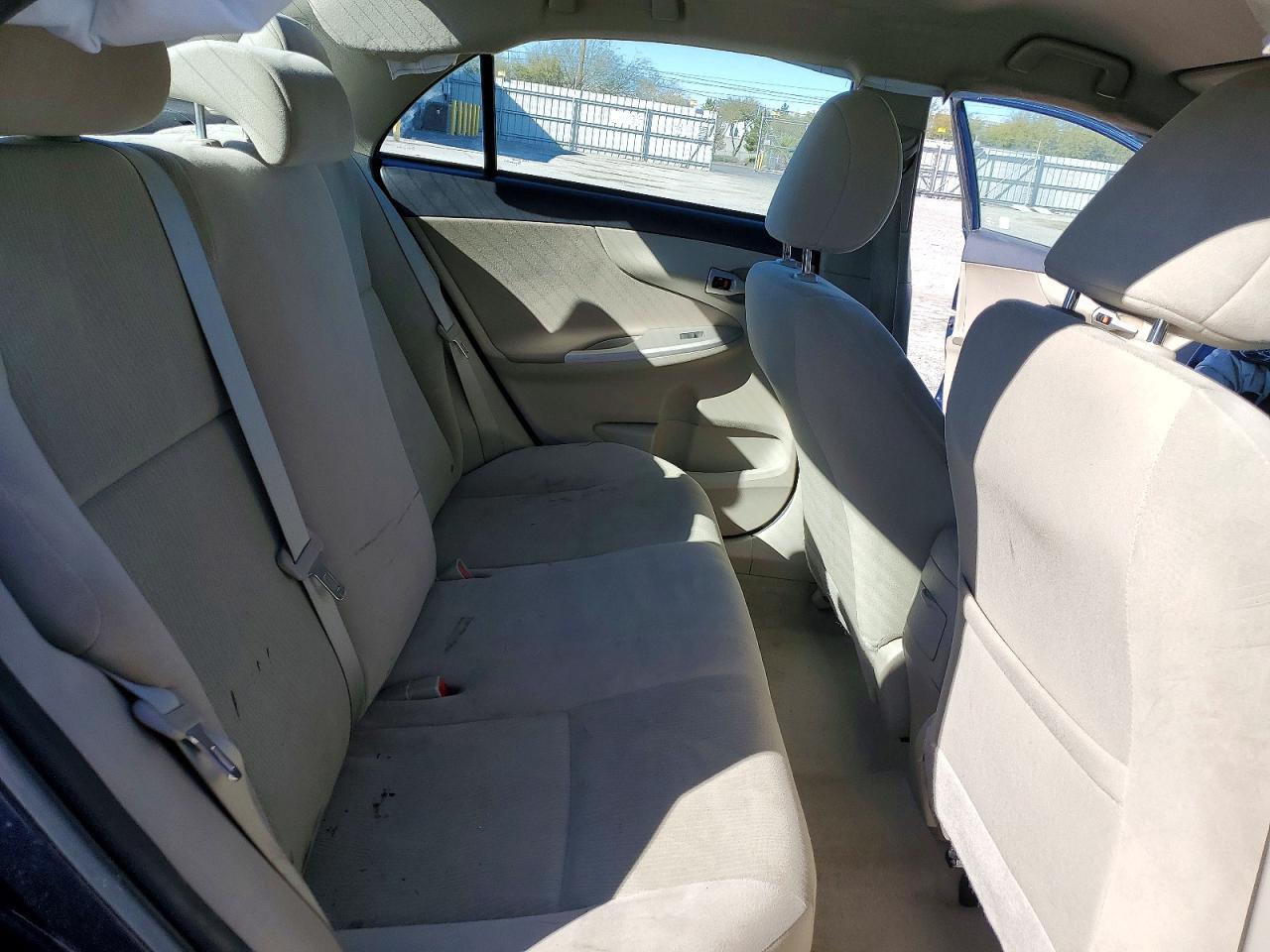 2012 TOYOTA COROLLA LE photo 10