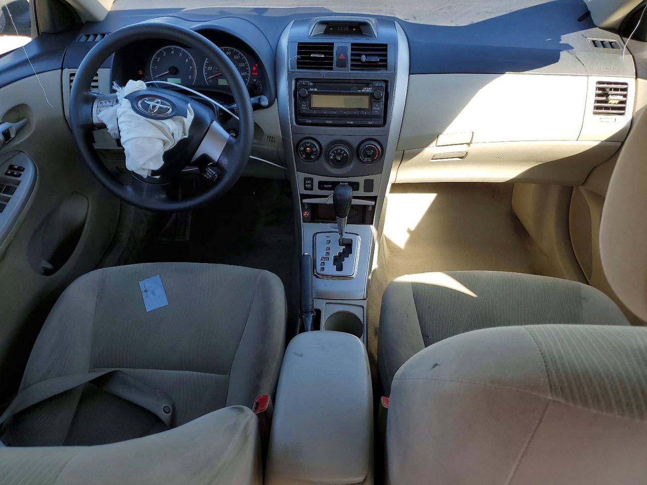 2012 TOYOTA COROLLA LE photo 8
