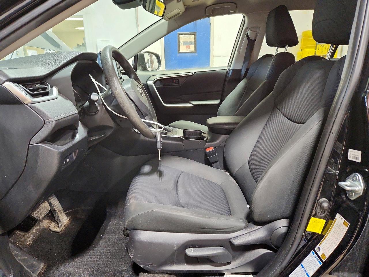 2019 TOYOTA RAV4 LE photo 7