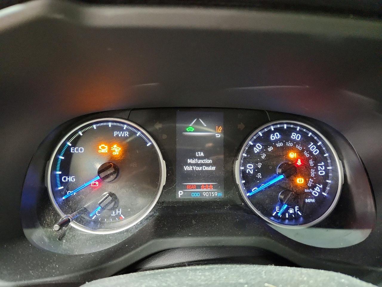 2019 TOYOTA RAV4 LE photo 9