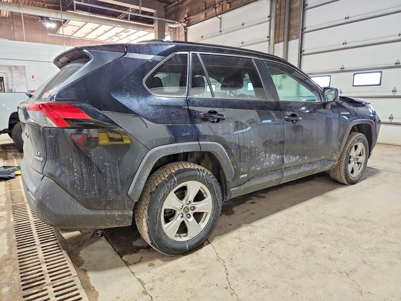 2019 TOYOTA RAV4 LE photo 3