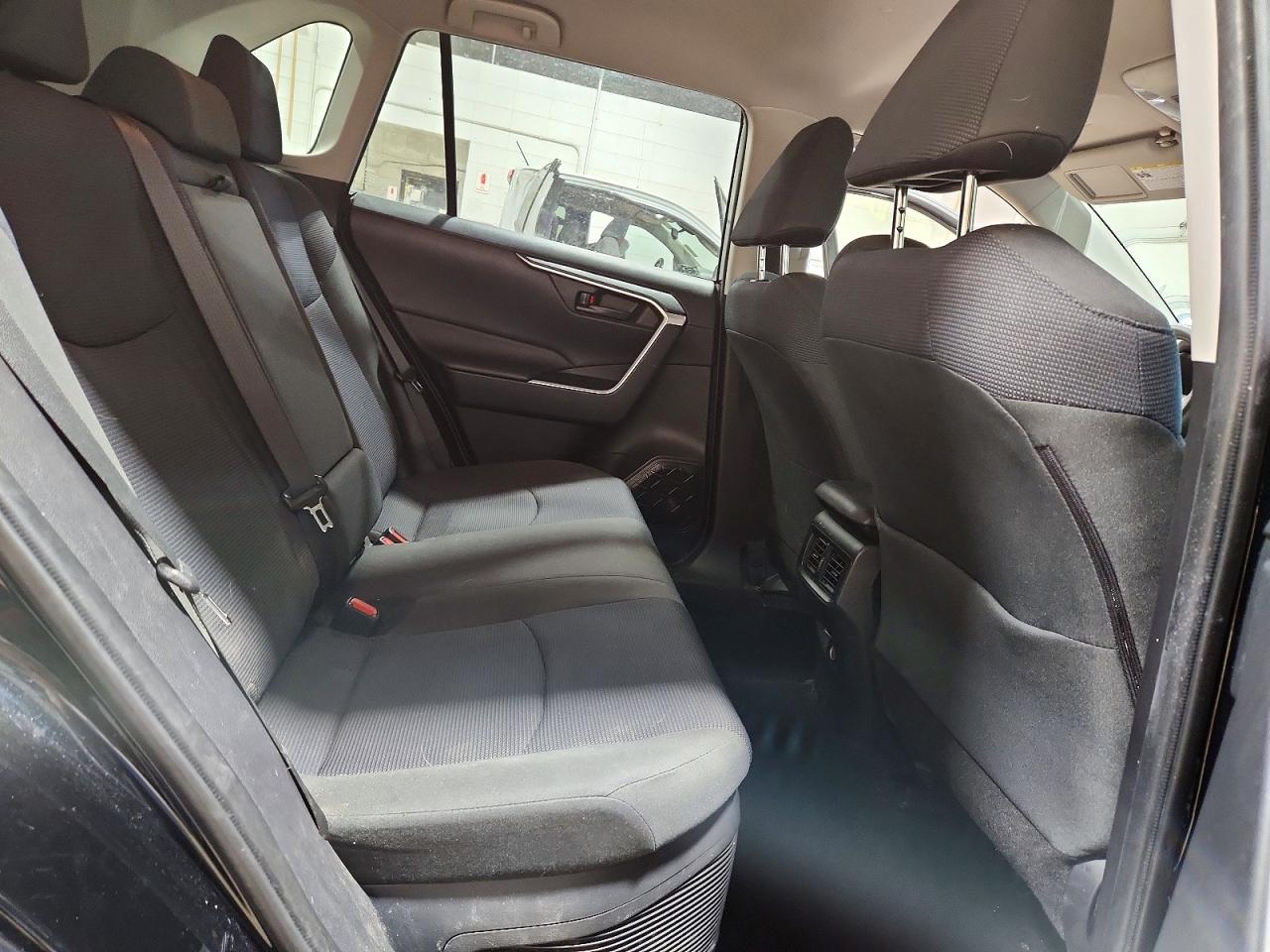 2019 TOYOTA RAV4 LE photo 11