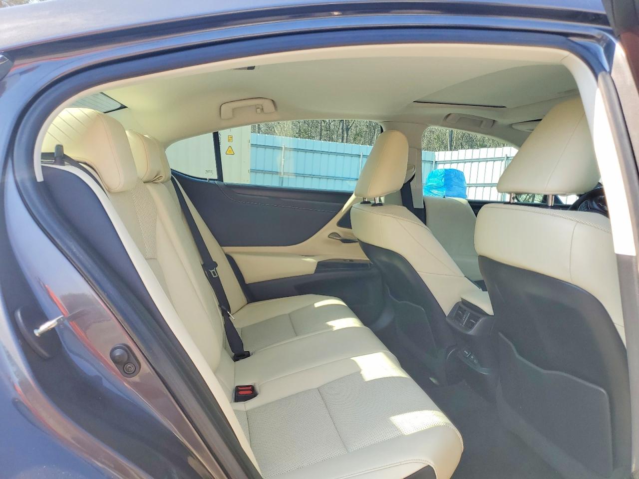 2022 LEXUS ES 300H BASE photo 10