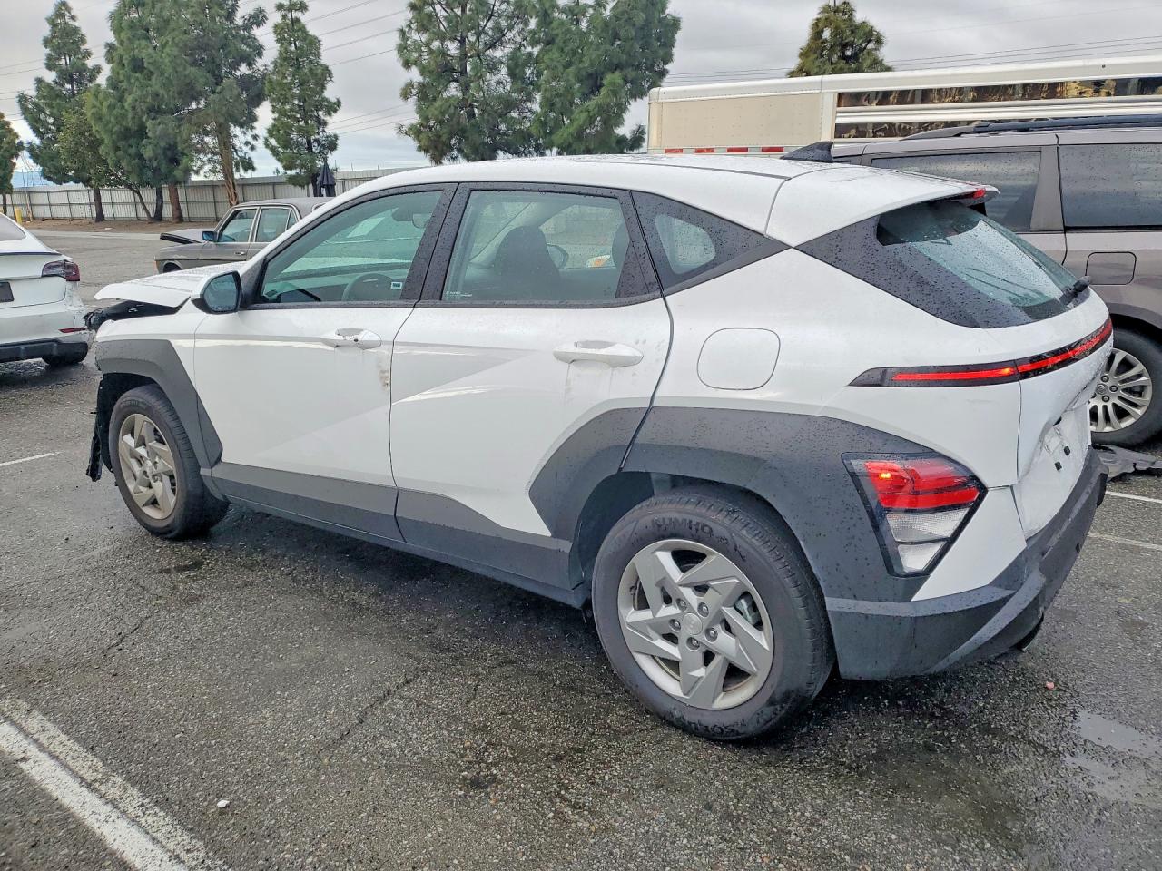 2025 HYUNDAI KONA SE photo 3