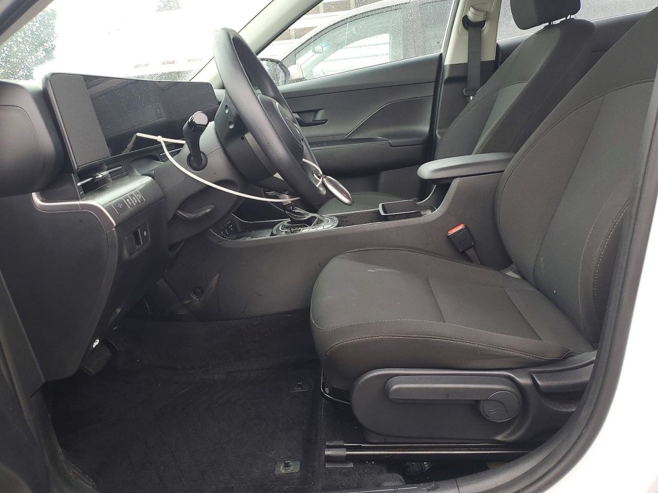2025 HYUNDAI KONA SE photo 13