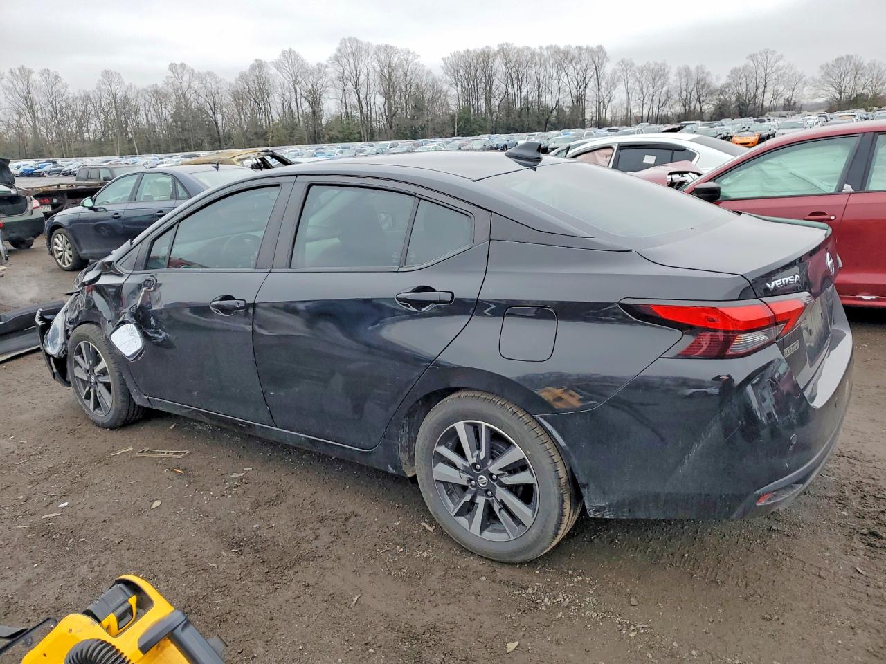 2021 NISSAN VERSA SV photo 2