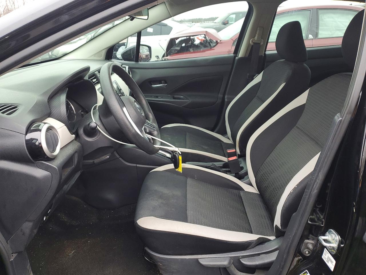 2021 NISSAN VERSA SV photo 7