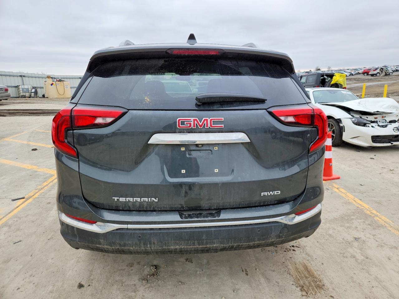 2019 GMC TERRAIN SLT photo 6