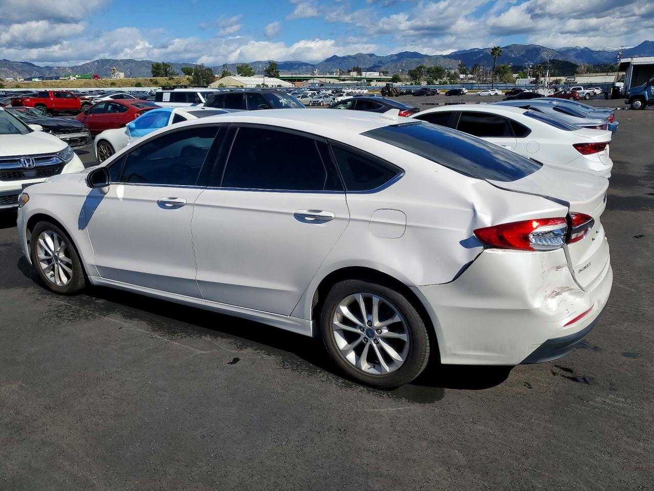 2020 FORD FUSION SEL photo 2
