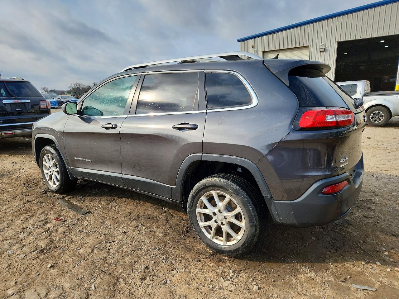 2015 JEEP CHEROKEE LATITUDE photo 3