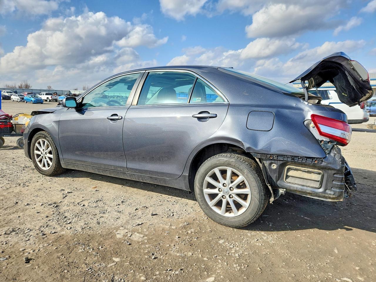 2011 TOYOTA CAMRY photo 2