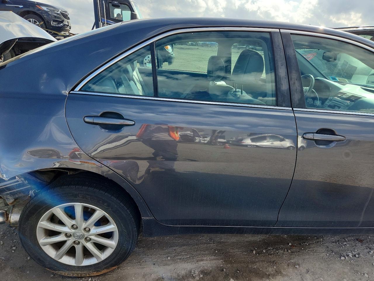 2011 TOYOTA CAMRY photo 10