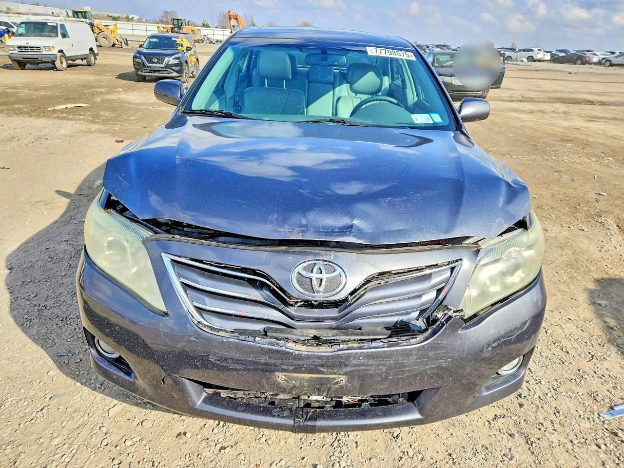2011 TOYOTA CAMRY photo 5