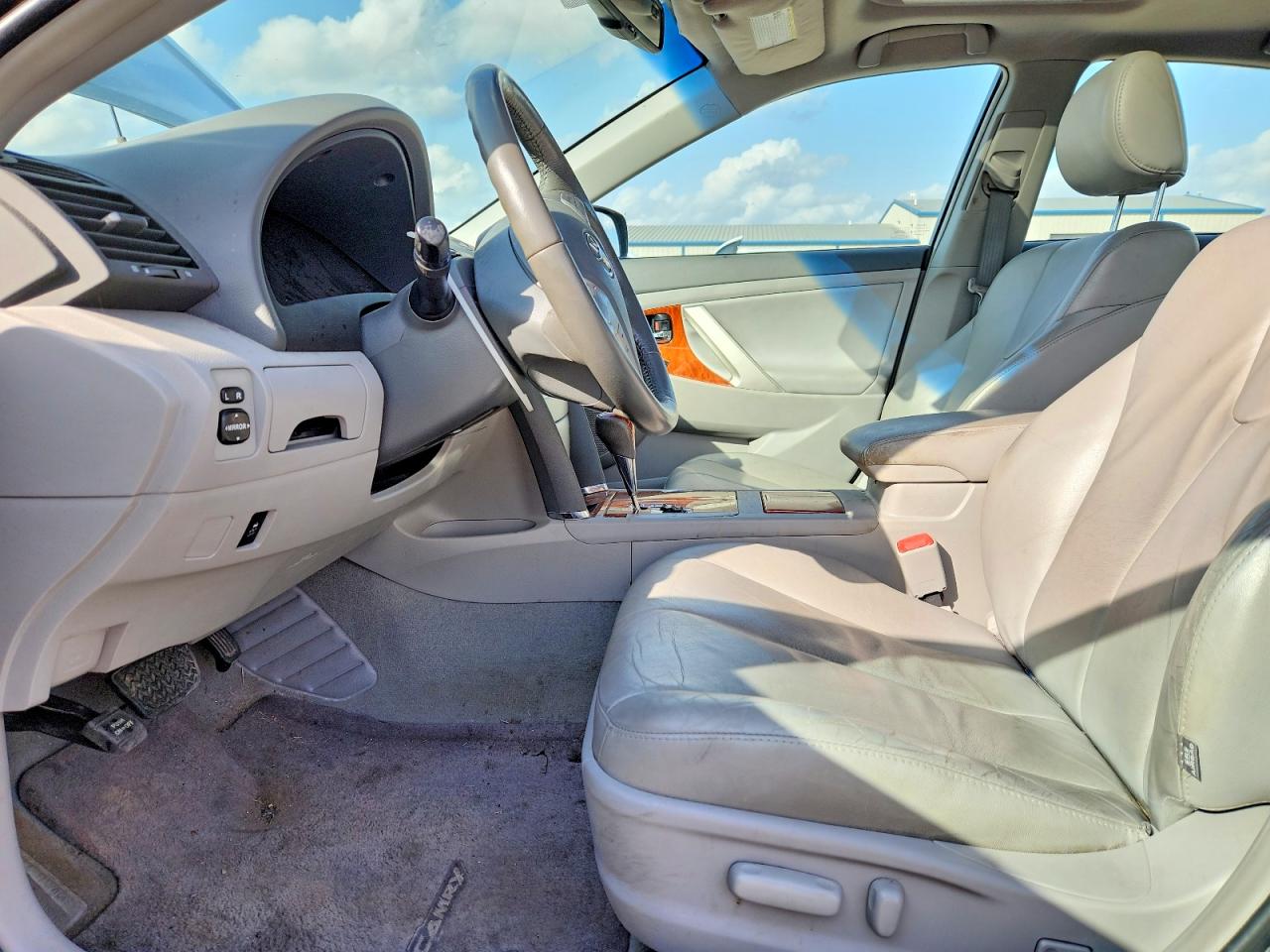 2011 TOYOTA CAMRY photo 7