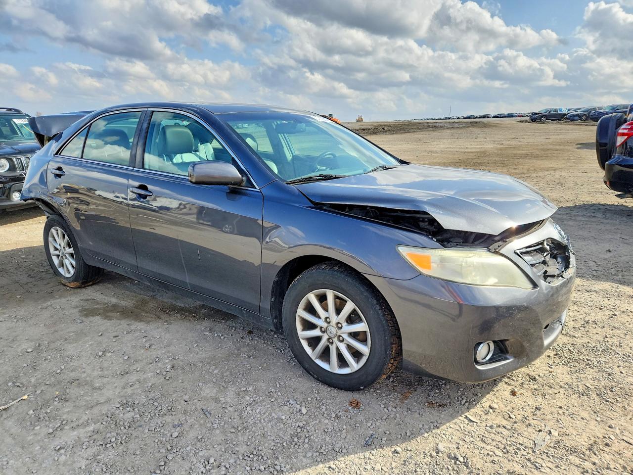 2011 TOYOTA CAMRY photo 4