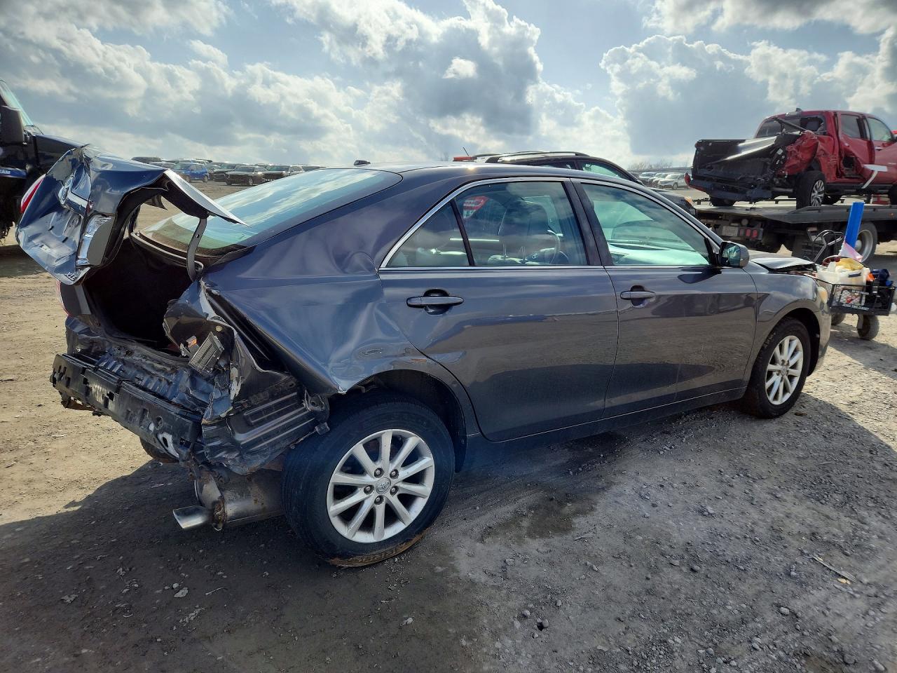 2011 TOYOTA CAMRY photo 3