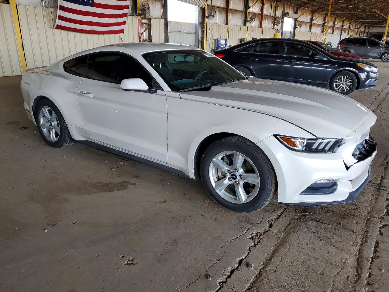 2017 FORD MUSTANG photo 4