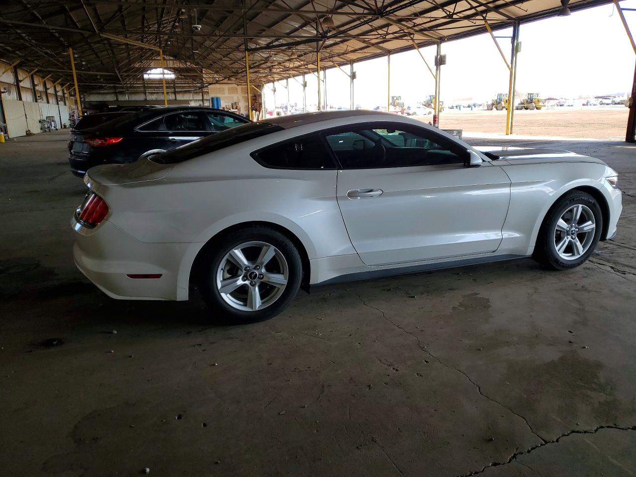 2017 FORD MUSTANG photo 3