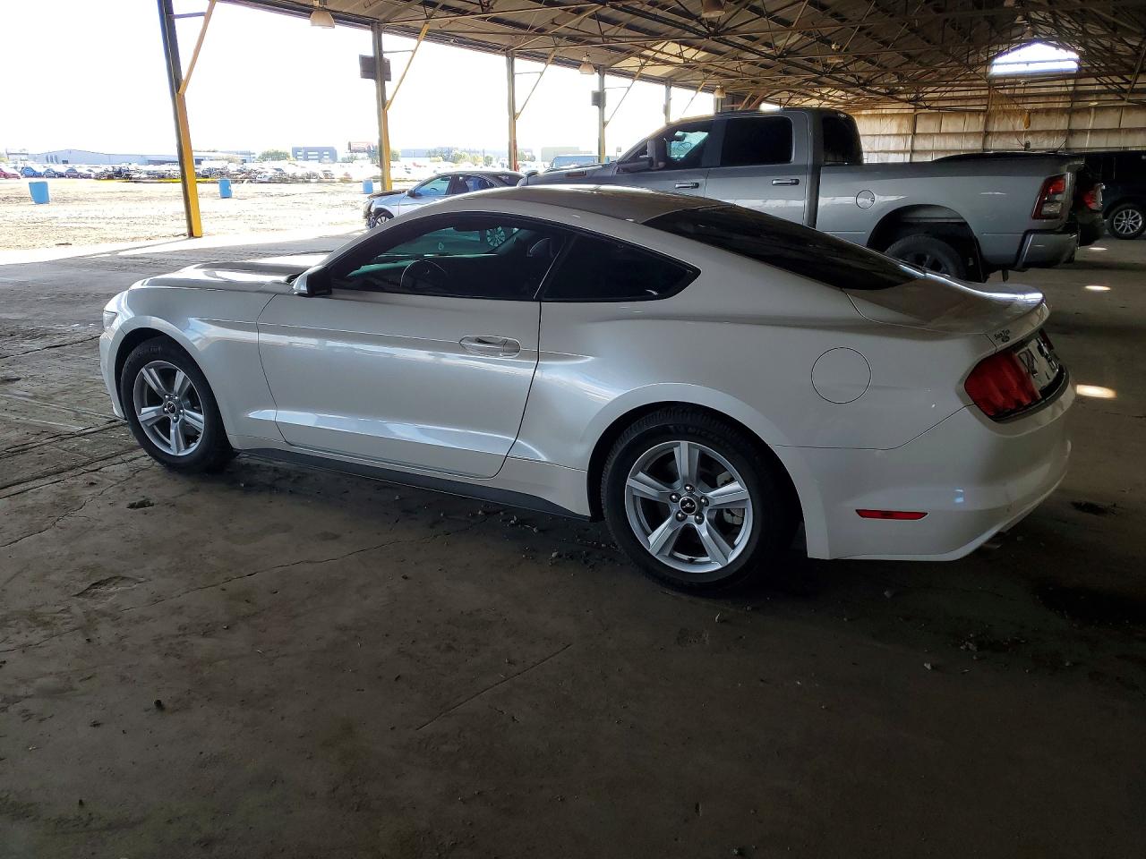 2017 FORD MUSTANG photo 2
