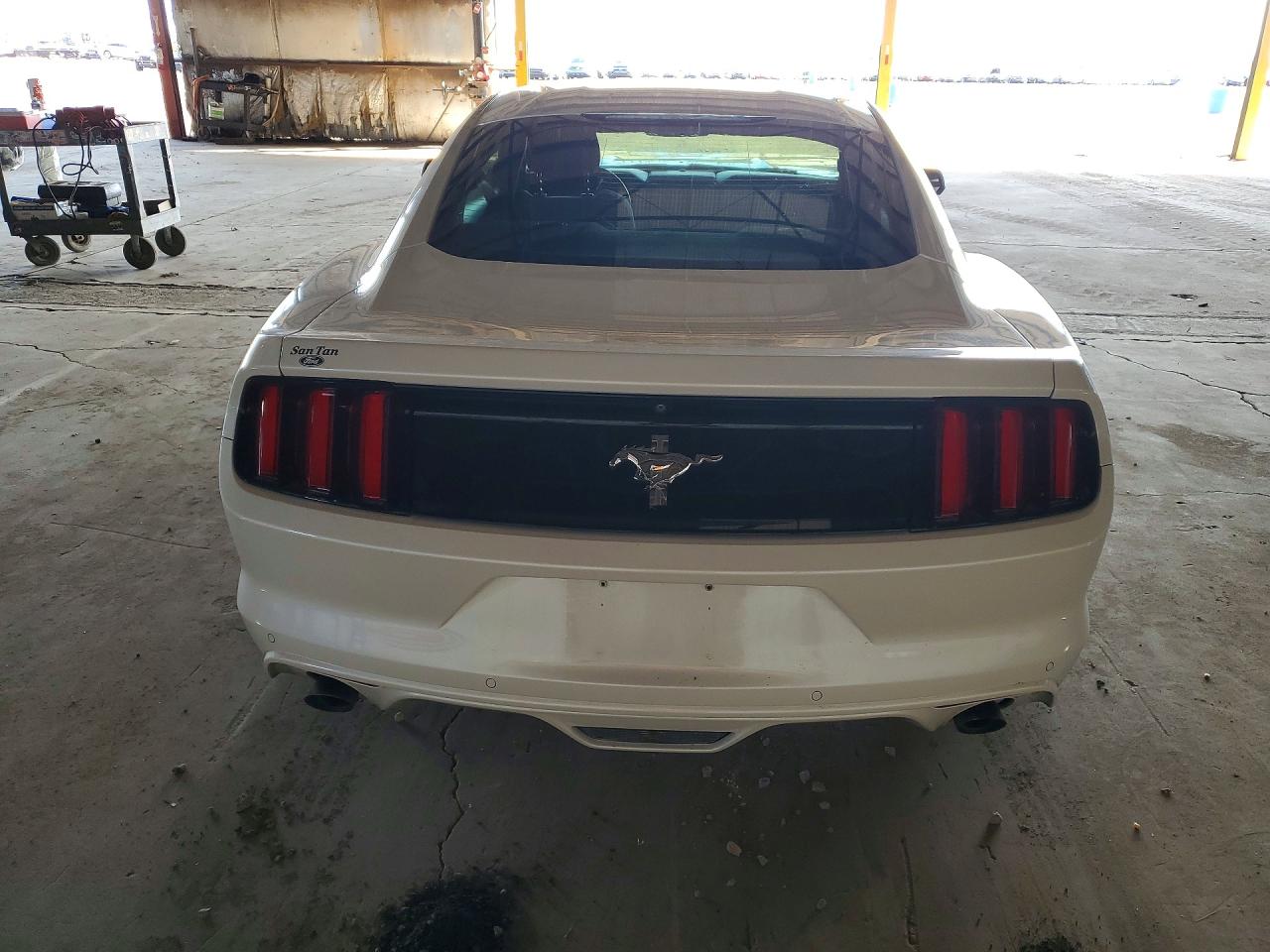 2017 FORD MUSTANG photo 6