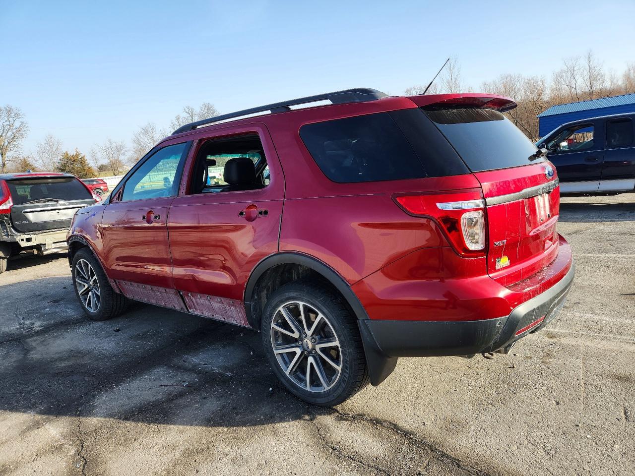 2015 FORD EXPLORER XLT photo 2