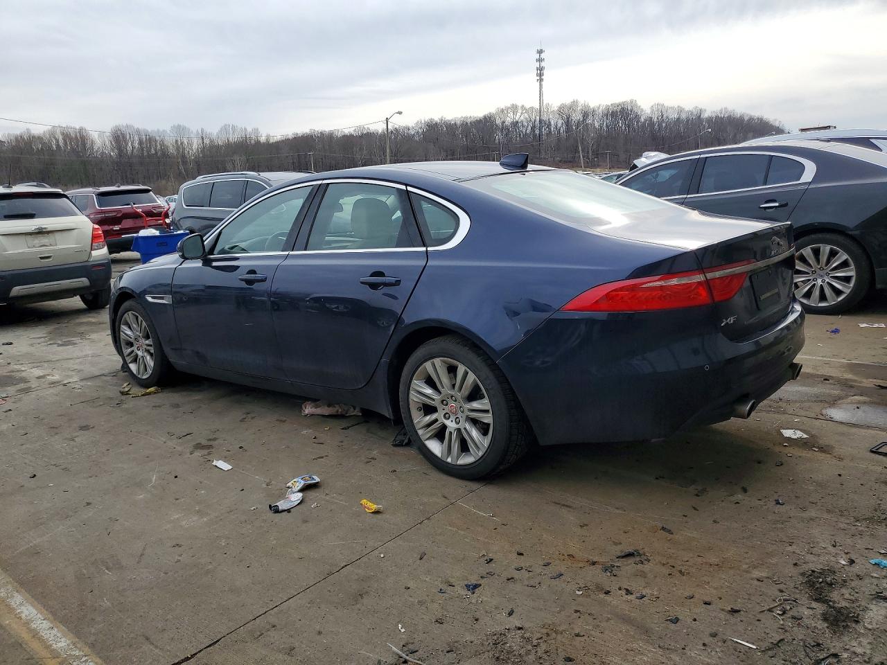 2016 JAGUAR XF PREMIUM photo 3
