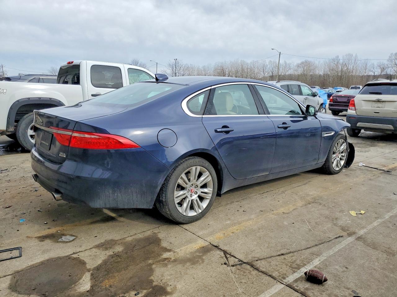 2016 JAGUAR XF PREMIUM photo 5