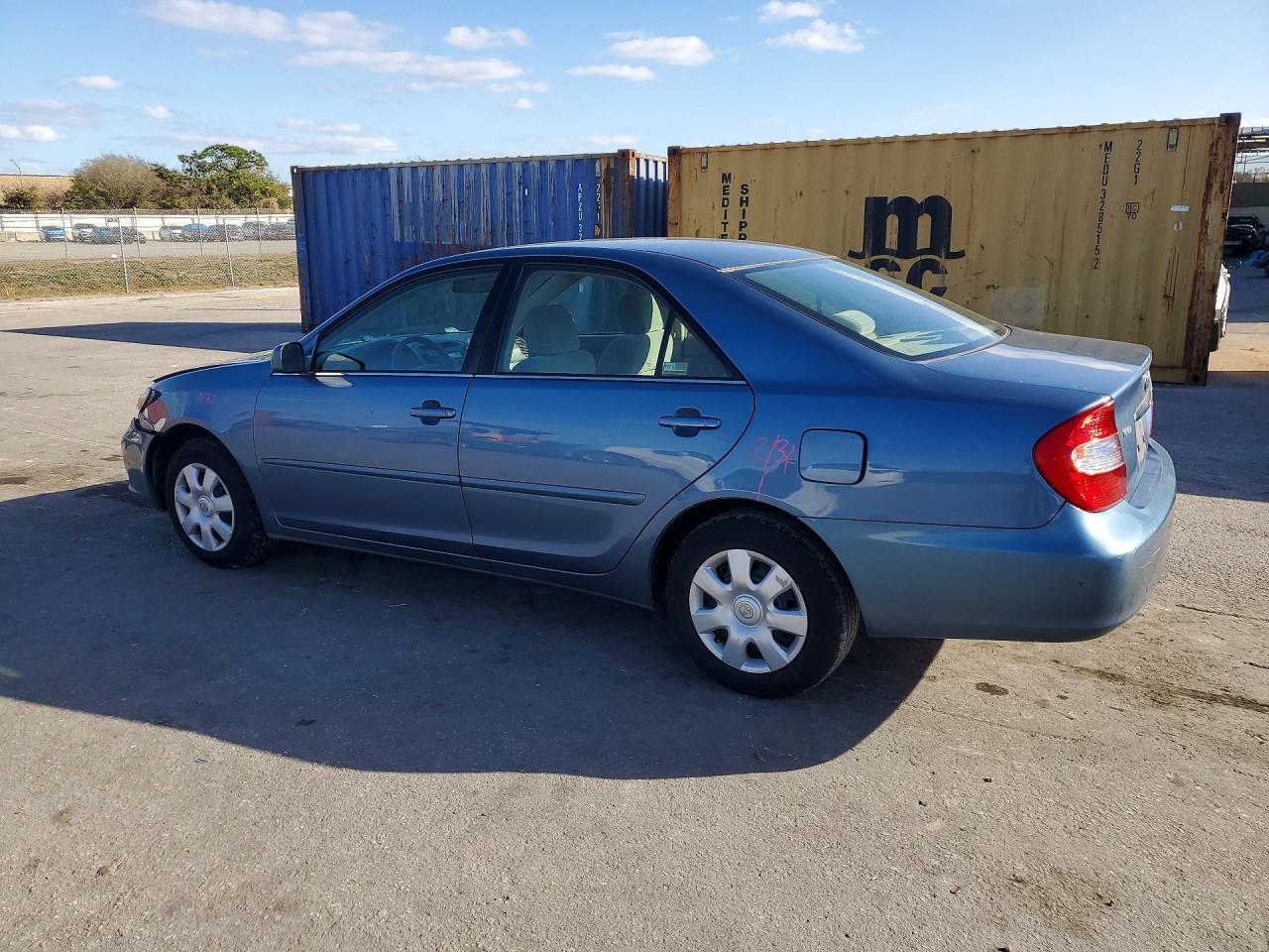 2004 TOYOTA CAMRY LE photo 2
