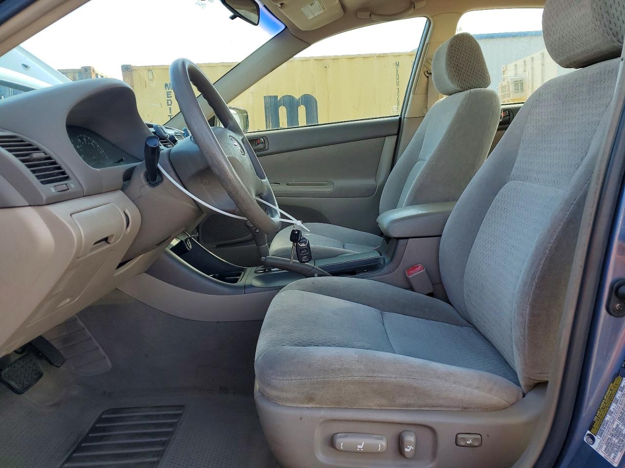 2004 TOYOTA CAMRY LE photo 7