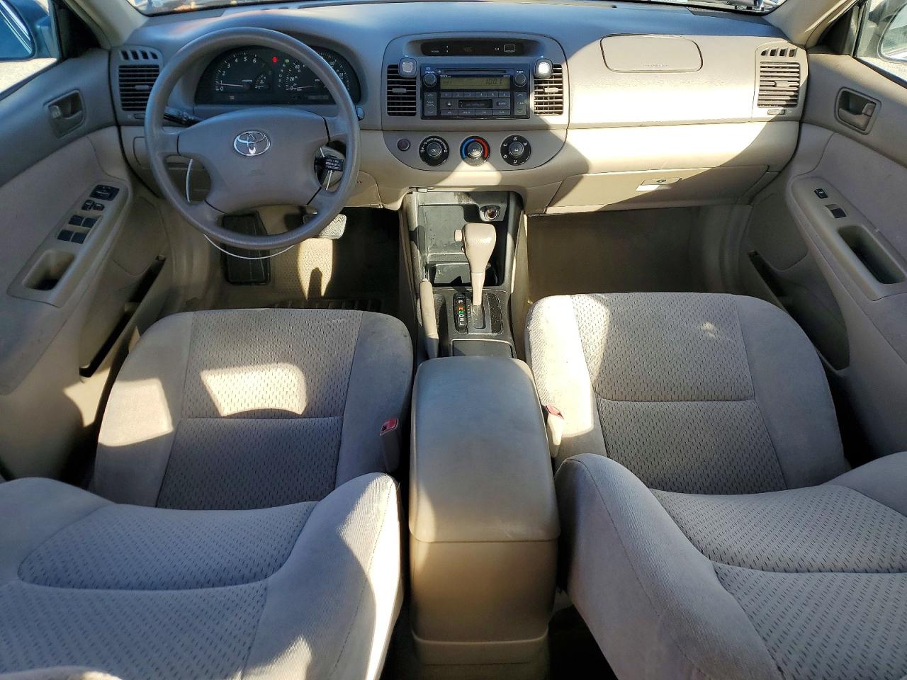 2004 TOYOTA CAMRY LE photo 8