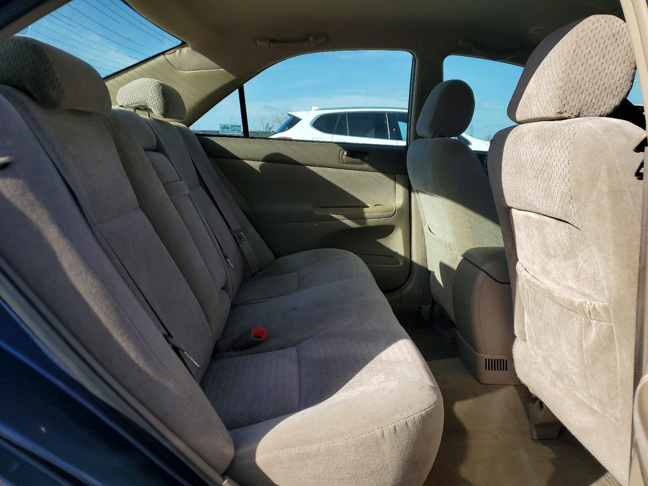 2004 TOYOTA CAMRY LE photo 10