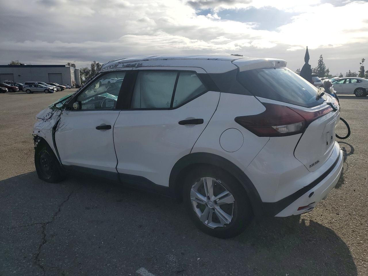 2021 NISSAN KICKS S photo 2