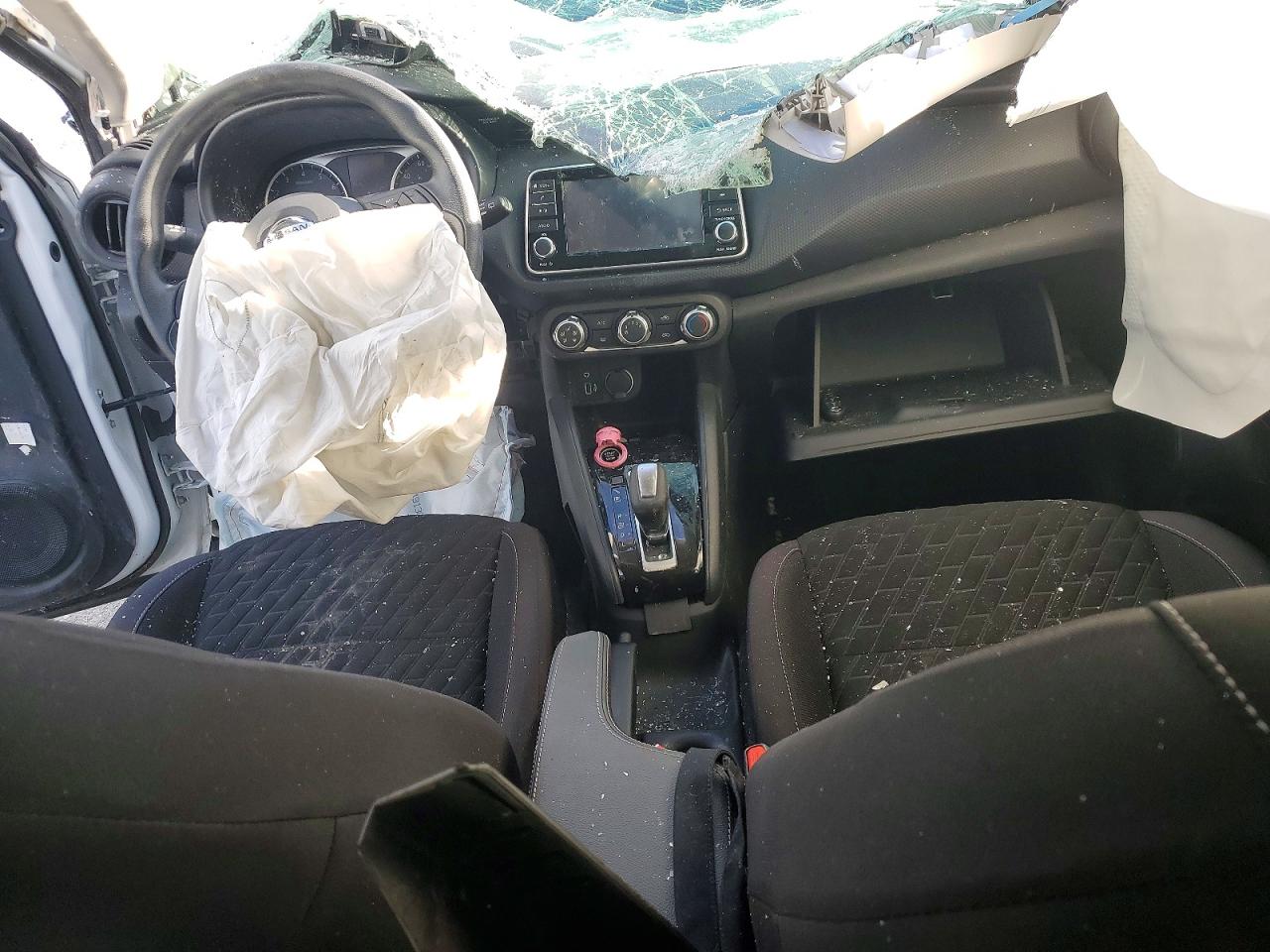 2021 NISSAN KICKS S photo 8