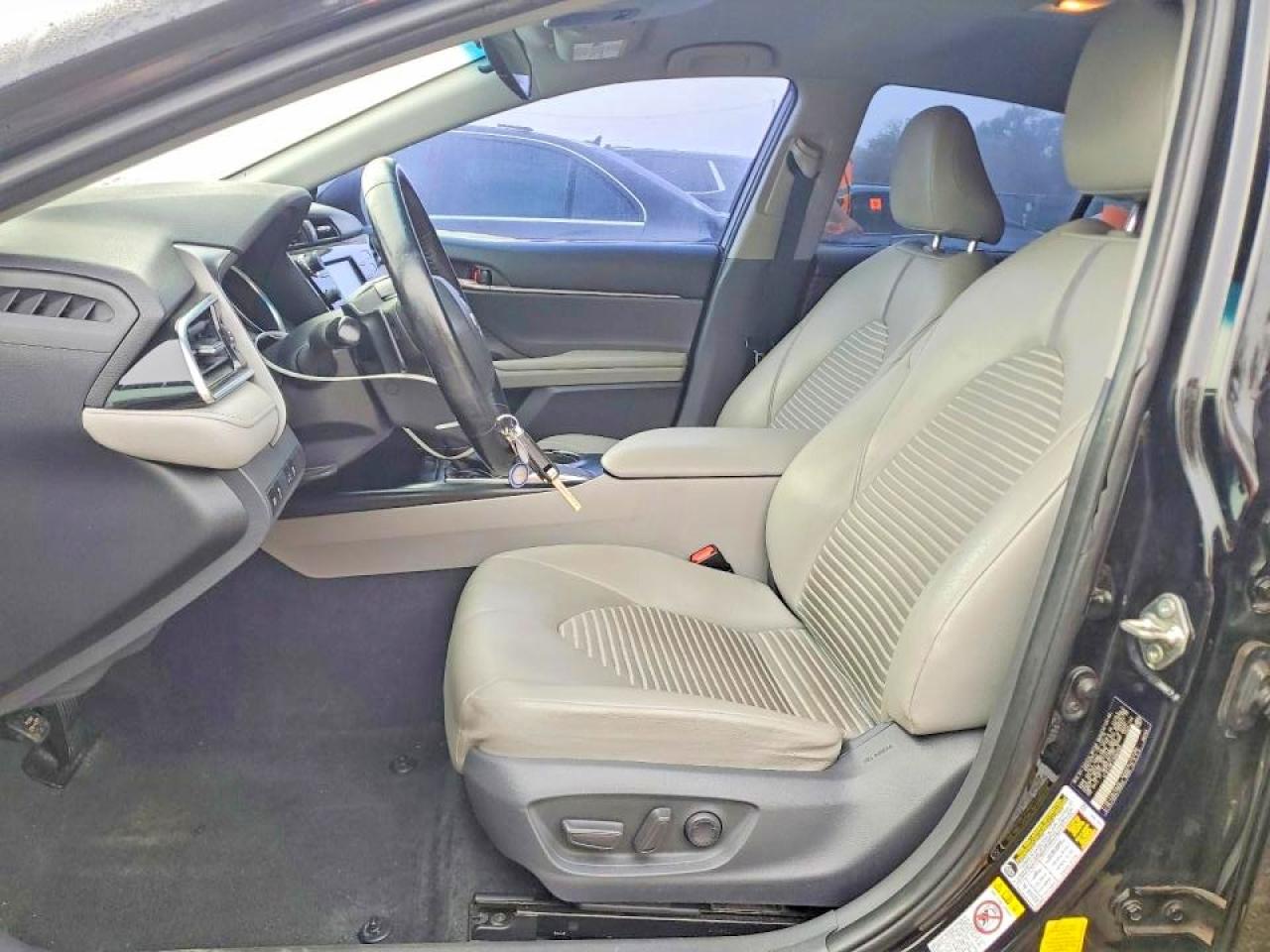 2018 TOYOTA CAMRY photo 7