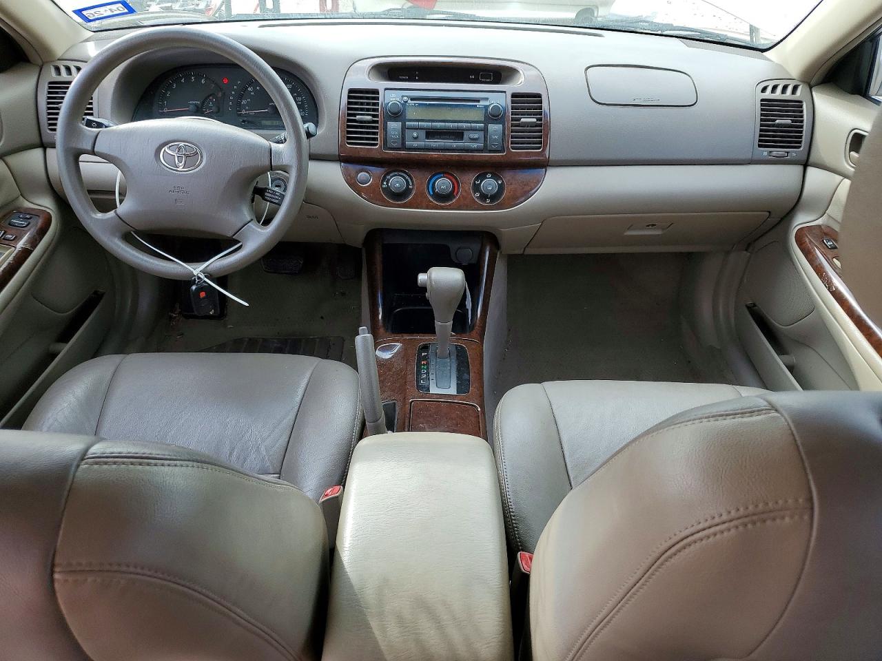 2004 TOYOTA CAMRY LE photo 8