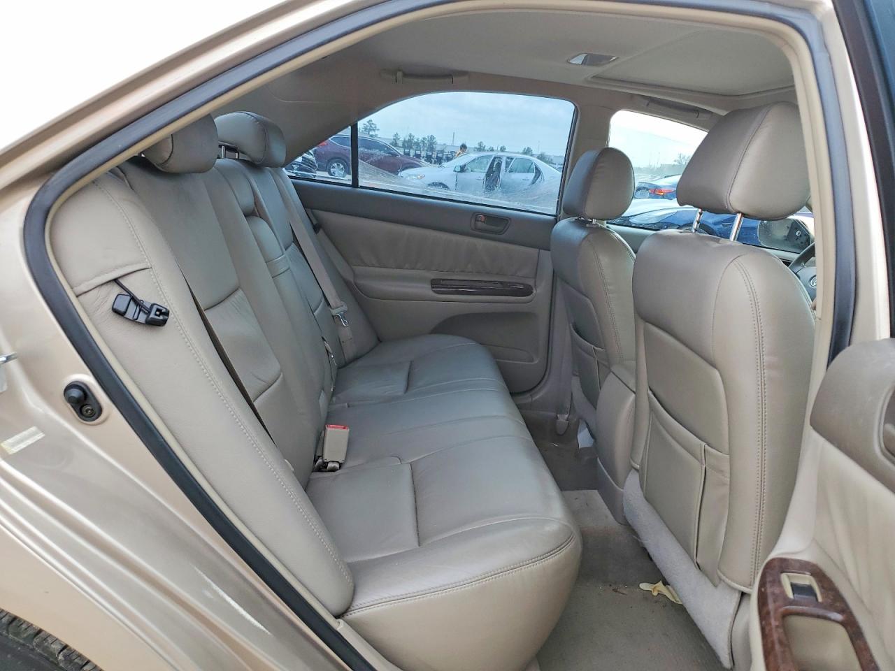 2004 TOYOTA CAMRY LE photo 10