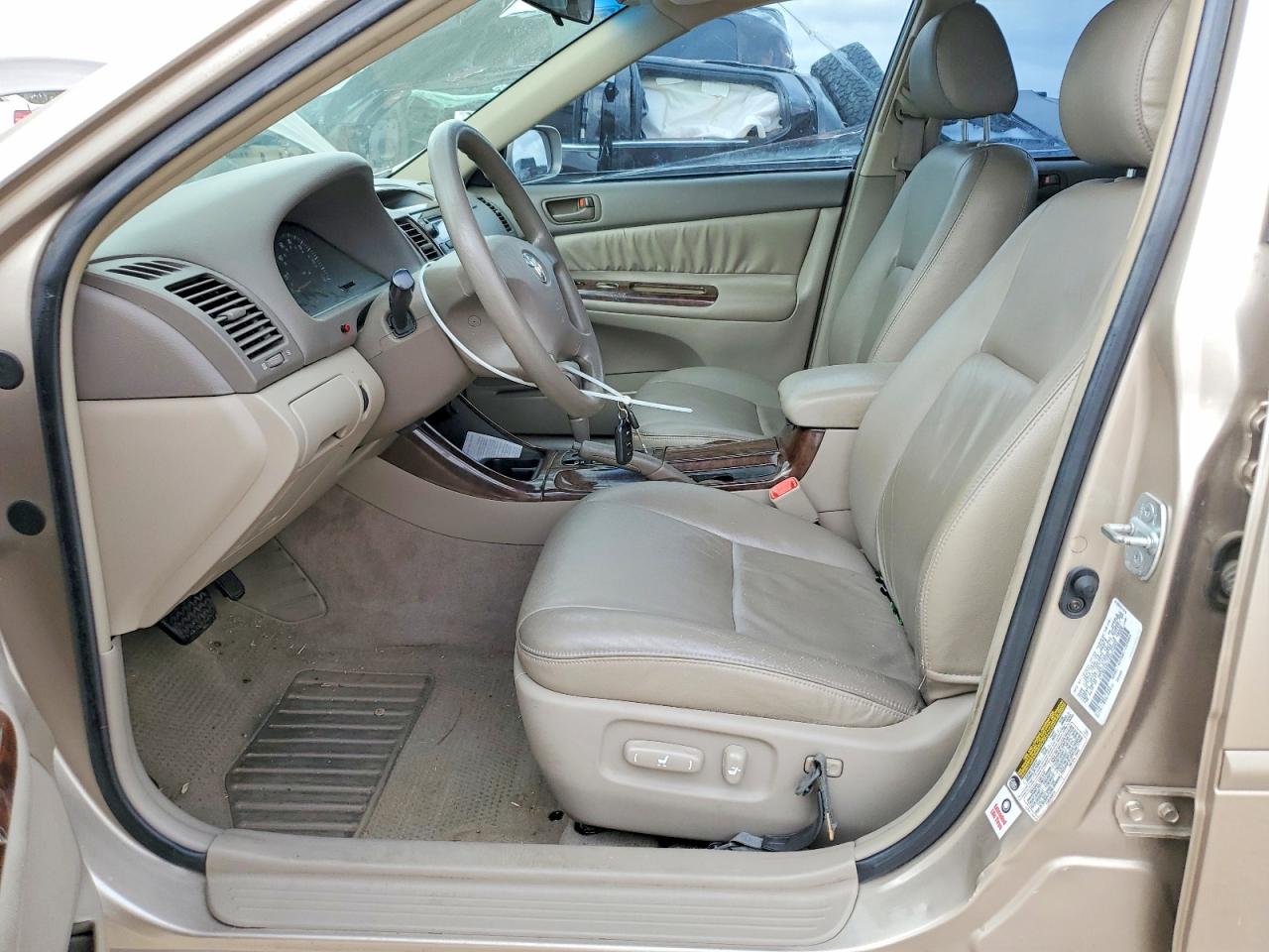 2004 TOYOTA CAMRY LE photo 7